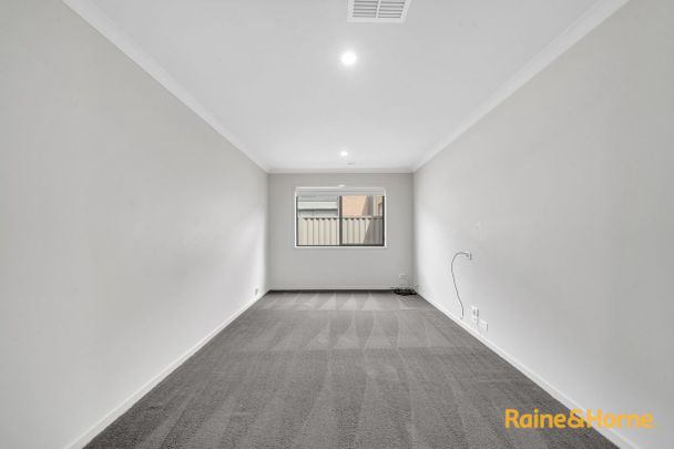 150 Lineham Drive, Cranbourne East, VIC 3977 - Photo 1