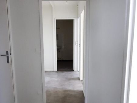 TOURS SUD – TYPE 3 au 17ème étage, Appartement idéalement situé, dans une résidence à proximité des commerces, des écoles et des transports en communs. - Photo 4