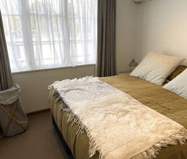 Comfortable Family Home in Prime Panmure Location! - Photo 2