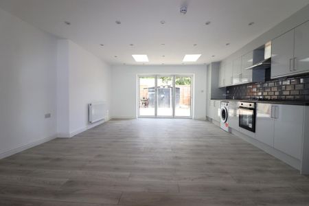2 bedroom terraced house to rent - Photo 4