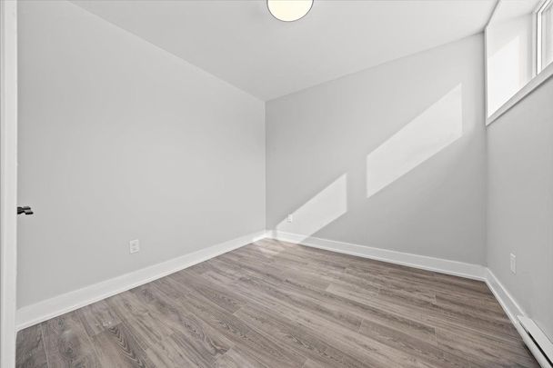 For Lease - 20 Inverkip Avenue Unit# B, Hunt Club - South Keys and Area, Ontario - Photo 1