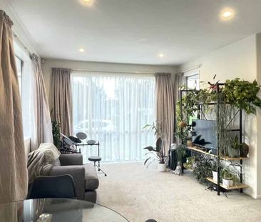 Spacious 3-Bedroom Family Home! - Photo 1