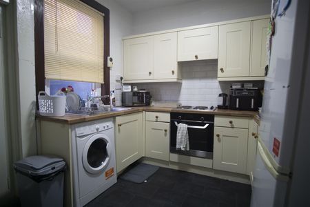 2 Bed House To Let on Kingswood Street, Preston - Photo 3