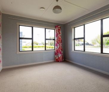 Spacious & Warm 3 Bedroom House in Winton - Photo 6