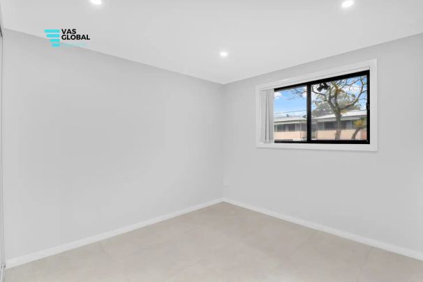 “Modern & Luxurious Home.” - Photo 1