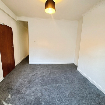1 bedroom ground floor flat to rent - Photo 2