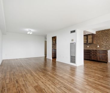 For Lease - 20 Harding Boulevard Unit# 402, Richmond Hill, Ontario - Photo 2