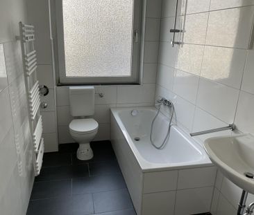 Schicke 2-Zimmer-Wohnung mit neuem Laminatboden in Hagen Zentrum! - Photo 3
