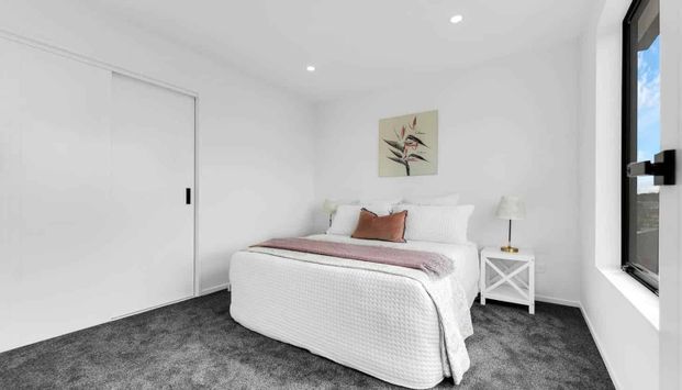 Room for rent in 4 Bedroom Town House in Glen Eden - Photo 1