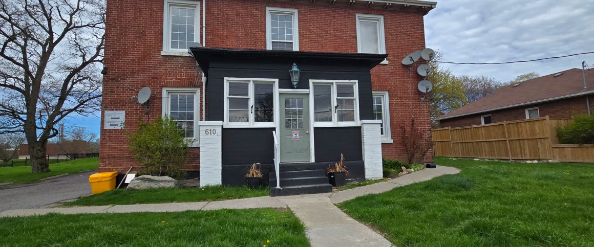 Bright 1-Bedroom Apartment in Downtown Whitby – Walk to Shops & Restaurants! — 1 - Photo 1