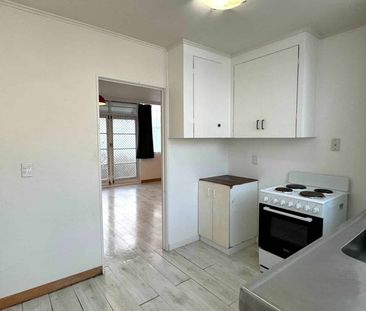 Great location 2 Bedrooms Home in Avondale - Photo 2