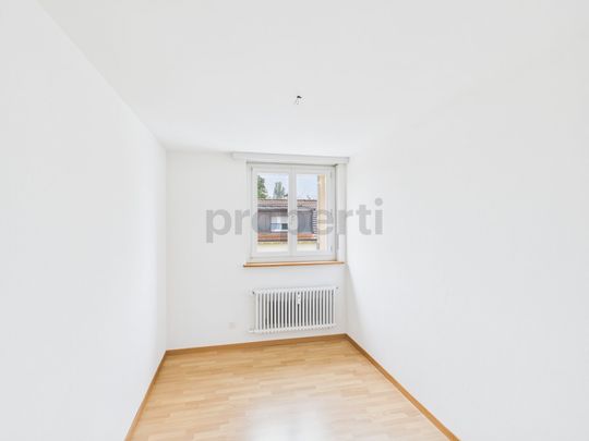 Luxurious 3-room penthouse apartment with balcony in Bottmingen - Photo 1