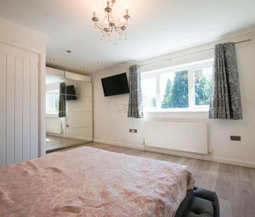 2 bedroom end of terrace house to rent - Photo 2