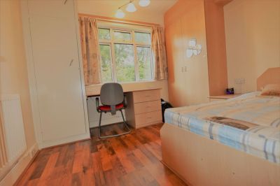9 bedroom Flat in Otley Road Bed), Leeds - Photo 1