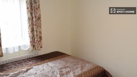 Cosy room in shared apartment in Blanchardstown, Dublin - Photo 5