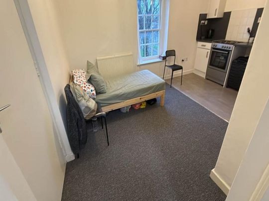 Studio to rent - Photo 1