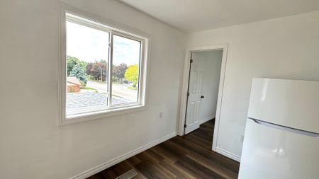 For Lease - 56 Skylark Drive Unit# Upper level unit 1, Hamilton, Ontario - Photo 2