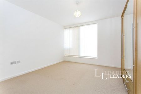 2 bedroom flat to rent - Photo 4
