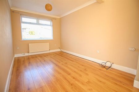 3 Bedroom House - Photo 4