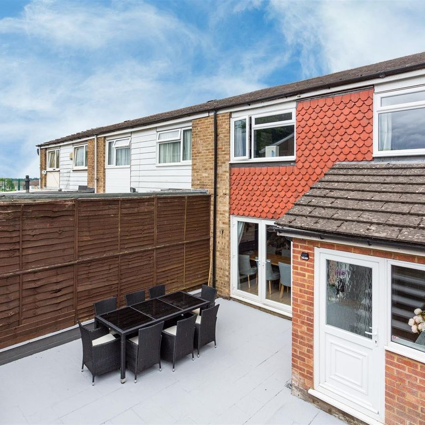 Hithercroft Road, High Wycombe - Photo 1