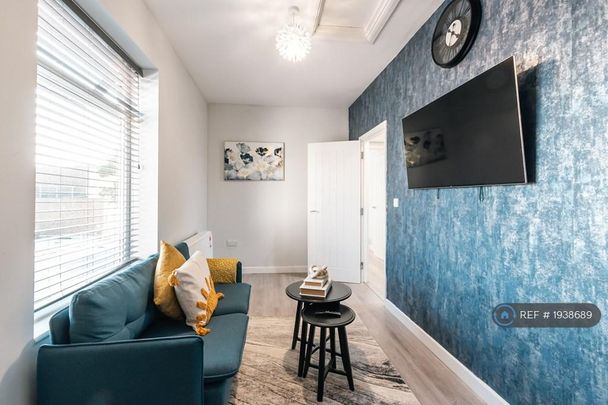 2 bedroom flat to rent - Photo 1