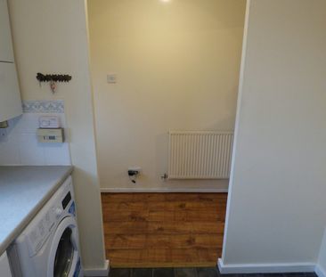 Terraced House to rent on - Photo 6