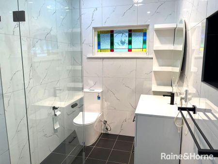 CHARMING THREE BEDROOM HOME IN MACQUARIE FIELDS! CLOSE TO STATION! - Photo 5