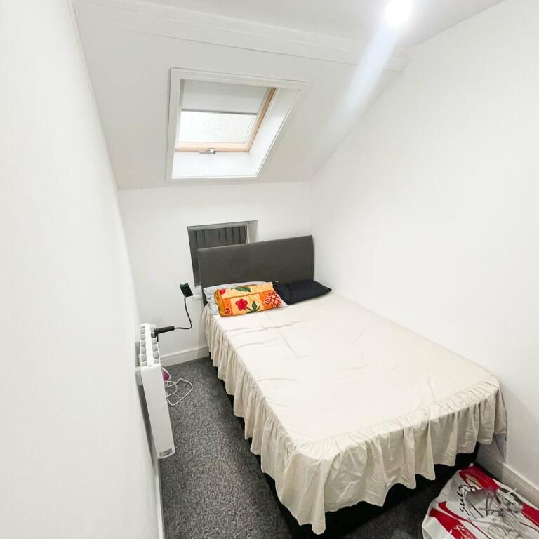 £1,250 PCM, Furnished Two Bedroom Second Floor Flat in Richmond Road, Roath, Cardiff, CF24 3AS - Photo 1