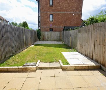 Farriers Close, Epsom, London, KT17 1LS - Photo 5