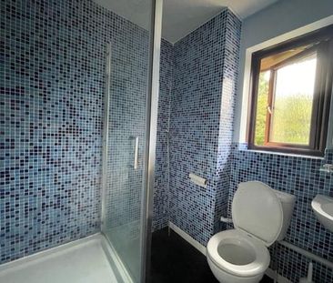3 bedroom end of terrace house to rent - Photo 3