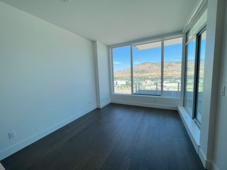 ONE Water Street: 1 bedroom plus den – 15th floor with VIEWS! - Photo 3