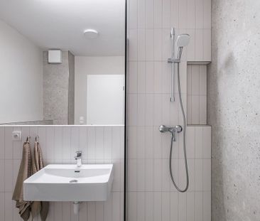 Prenajmem 2-izbový štýlový byt s garážovým parkovacím miestom a piv... - Photo 2