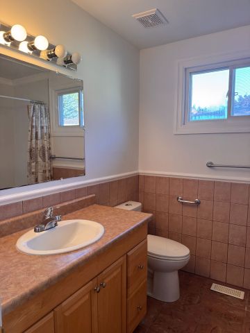 For Lease - 37 Ondrey Street, Bradford West Gwillimbury, Ontario - Photo 5