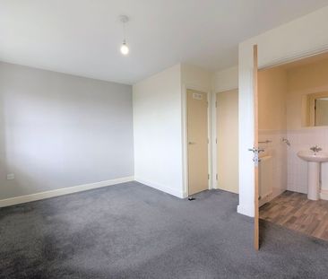 To Let – Kew House Drive, Scarisbrick – Three Bedroom Townhouse - Photo 1