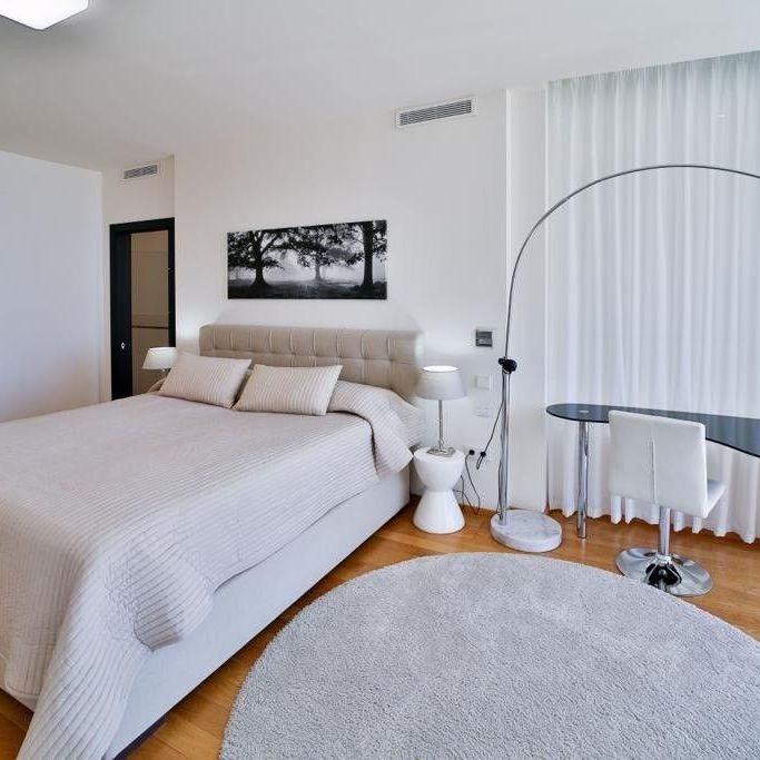 5 bedroom luxury Townhouse for rent in The Golden Mile, Marbella, Andalusia - Photo 1