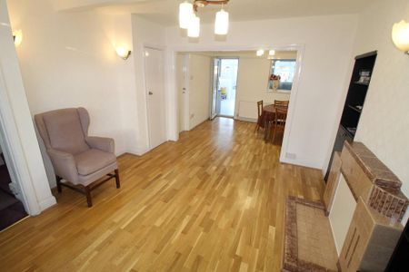 3 bedroom semi-detached house to rent - Photo 2