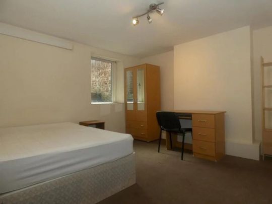 6 bedroom house to rent - Photo 1