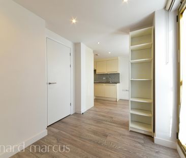 London Road, Sutton, Cheam - Photo 2