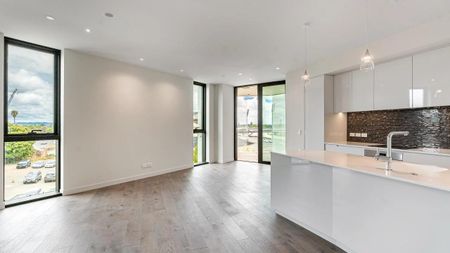 Apartment in Epsom - Photo 2