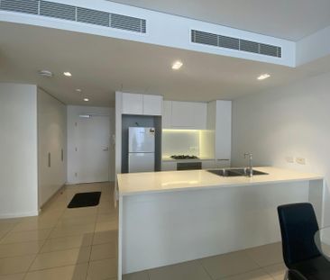 FURNISHED ONE BEDROOM APARTMENT WITH STUDY - Photo 5