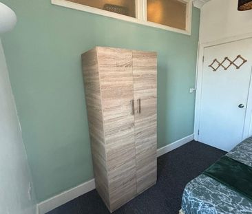 Room in a Shared Flat, Clubhouse, NW10 - Photo 2