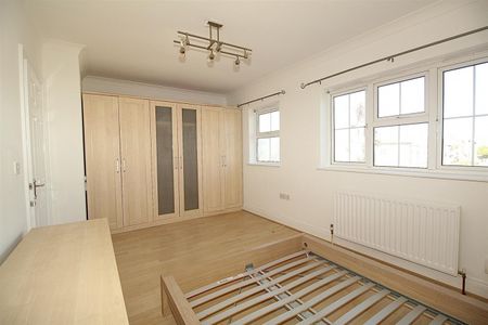 3 Bedroom House - Semi-Detached To Let - Photo 5