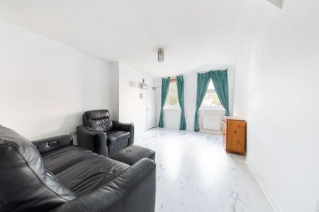 2 Bed Flat, Portree St, E14 - Photo 2