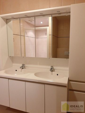 Ruim instapklaar appartement met 2 slaapkamers in hartje Neerpelt - Photo 3