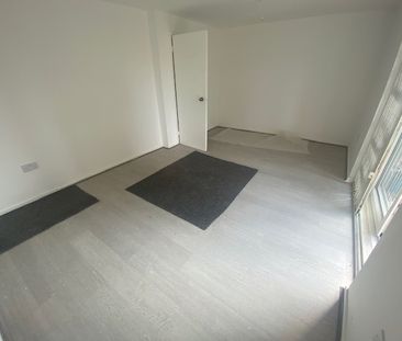 2 Bed Maisonette, Eric Close, E7 - Photo 2
