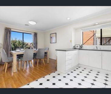 Location! Location! - Photo 4