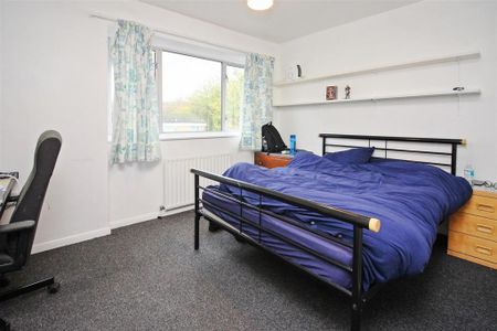 4 bedroom end of terrace house to rent - Photo 3