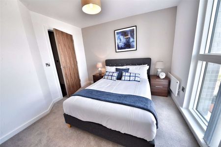 Fully Furnished Two Double Bedroom, Two Bathroom Apartment on the 6th floor of the popular One Regent Development. - Photo 4