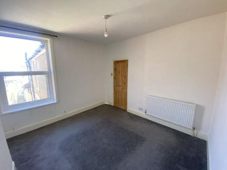 1 Bedroom, First Floor Flat - Photo 5