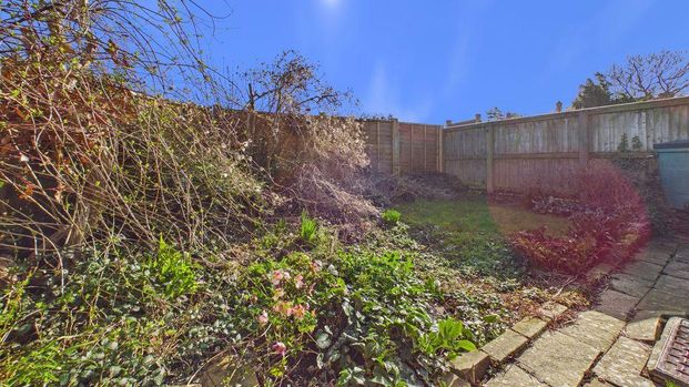 2 bedroom end of terrace house to rent - Photo 1